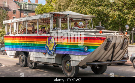 Umgebaute Ente Fahrzeug, Besucher auf eine Boston Duck Tour, Boston, MA, USA Stockfoto