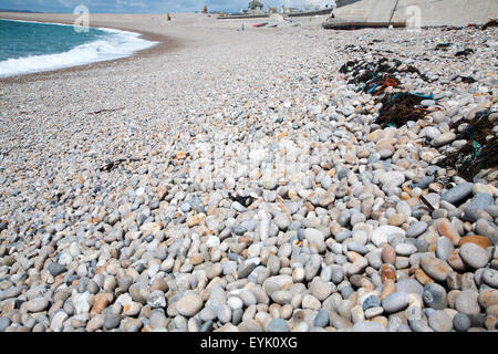 Abgerundete Kieselsteine am Kiesstrand, Chesil Beach, Chiswell, Isle of Portland, Dorset, England, UK Stockfoto