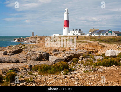 Rot-weißen Leuchtturm an der Küste bei Portland Bill, Isle of Portland, Dorset, England, UK Stockfoto