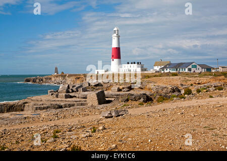 Rot-weißen Leuchtturm an der Küste bei Portland Bill, Isle of Portland, Dorset, England, UK Stockfoto