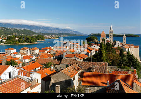 Blick von der Dachterrasse über der Stadt Rab, Kvarner Bucht, Kroatien, Europa Stockfoto