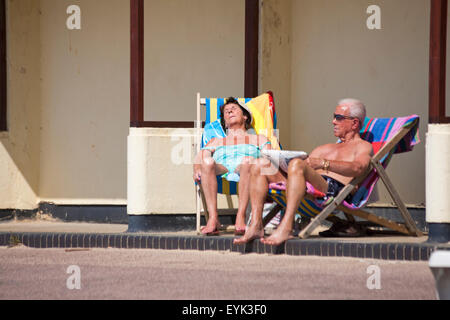 Bournemouth, Dorset, UK 31. Juli 2015. UK-Wetter: heißen sonnigen Tag am Strand von Bournemouth, wie Besucher den Kopf für den Urlaub am Meer und die Temperaturen steigen. Fast in den August die Meteorologen vorhersagen könnte Hitzewellen zu bringen und die heißesten Credit: Carolyn Jenkins/Alamy Live News Stockfoto