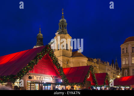 Weihnachtsmarkt in der alten historischen Zentrum von Prag Stockfoto