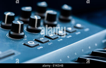 Synthesizer Patch Panel close-up Button Knopf auf Touch-panel Stockfoto