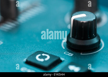 Synthesizer Patch Panel close-up Button Knopf auf Touch-panel Stockfoto