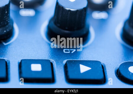 Synthesizer Patch Panel close-up Button Knopf auf Touch-panel Stockfoto