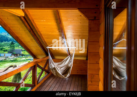 Hängematte auf dem Balkon Stockfoto