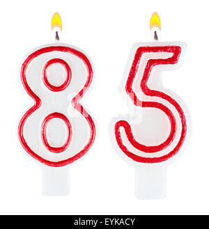 Geburtstagskerzen Nummer fünfundachtzig isoliert auf weißem Hintergrund Stockfoto