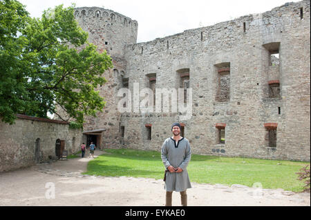 Eine kostümierte Dolmetscher in Cesis mittelalterliche Burg in Lettland. 16. Juli 2015 Stockfoto