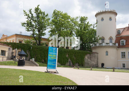 Die Cēsis Manor House oder Cēsis New Castle war in der Mitte des 18. Jahrhunderts gebaut. Es wurde vor kurzem restauriert. Es beherbergt ein Museum. Stockfoto