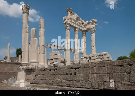 Tempel des Trajan in der hellenistischen Stadt Pergamon, Türkei. Stockfoto