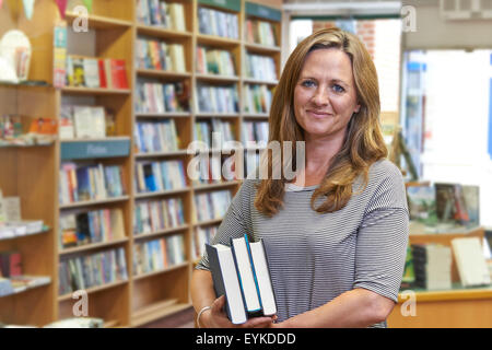 Porträt von weiblichen Buchhandlung Eigentümer Stockfoto