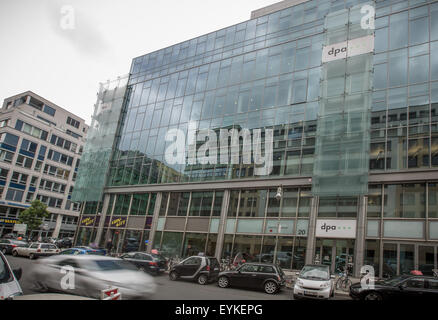 Das Gebäude der zentralen Redaktionen der Dpa Deutsche Presse Agentur GmbH, die deutsche Presse-Agentur in Berlin, Deutschland, 30. Juli 2015. FOTO: MICHAEL KAPPELER/DPA Stockfoto