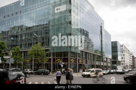 Das Gebäude der zentralen Redaktionen der Dpa Deutsche Presse Agentur GmbH, die deutsche Presse-Agentur in Berlin, Deutschland, 30. Juli 2015. FOTO: MICHAEL KAPPELER/DPA Stockfoto