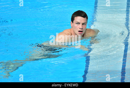 Kazan, Russland. 31. Juli 2015. Patrick Hausding Deutschland reagiert, während die Männer 3 m-Sprungbrett Finale der 16. FINA Swimming World Championships im Aquatics Palace in Kasan, 31. Juli 2015. Foto: Martin Schutt/Dpa/Alamy Live News Stockfoto