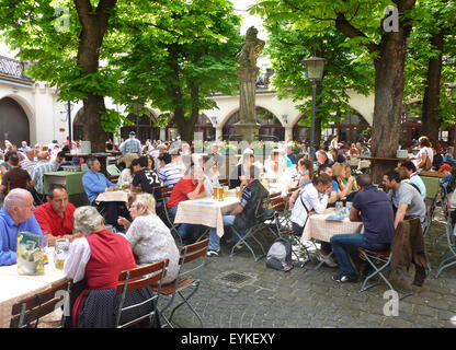 Deutschland, Oberbayern, München, Hofbräuhaus am Platzl, Biergarten, Stockfoto