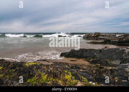 Wellen an der Küste der Saligo Bucht, Isle of Islay, Schottland Stockfoto
