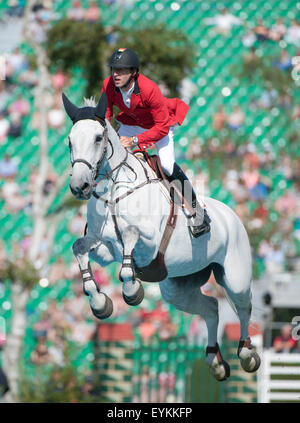 Hickstead, UK. 31. Juli 2015. Die Longines Royal International Horse Show. Pieter Devos [BEL] Reiten DYLANO in Aktion während der Furusiyya FEI Nations Cupª of Great Britain präsentiert von Longines. Bildnachweis: Stephen Bartholomäus/Alamy Live-Nachrichten Stockfoto