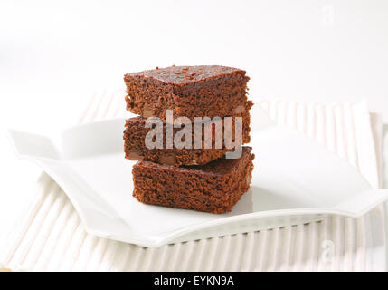 Haufen von Fudgy Chocolate Chip Brownies Stockfoto