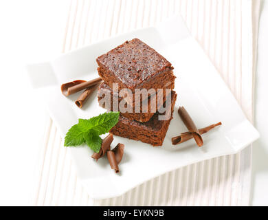 Haufen von Fudgy Chocolate Chip Brownies Stockfoto
