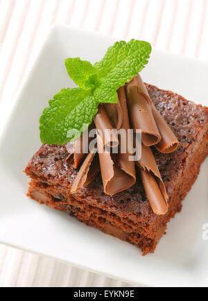 Brownie, garniert mit Schokolade locken Stockfoto