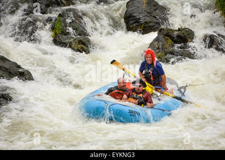 Wildwasser-rafting-Spaß auf der Wild & Scenic Rogue River in Oregon Stockfoto