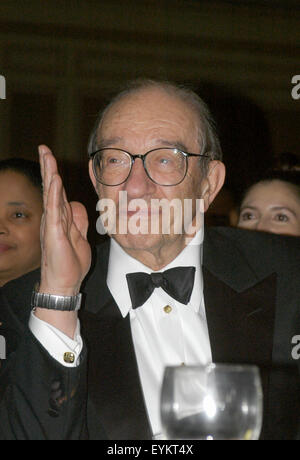 US-Notenbankchef Alan Greespan besucht das Radio und Fernsehen News Directors Foundation Awards Dinner wo seine Frau und NBC Chef auswärtige Angelegenheiten Korrespondent, Andrea Mitchell erhielt Leonard Zeidenberg First Amendment Award in Washington DC. Stockfoto