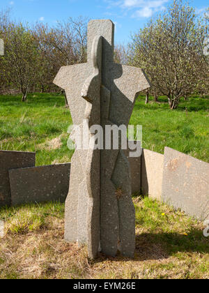 Skulptur hergestellt aus Caithness Steinplatte, in den Castletown Gemeinschaft Wald, Caithness, Schottland, UK. Stockfoto