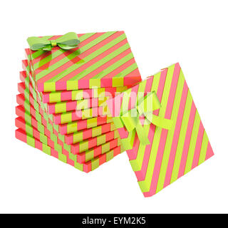 Verdrehte Haufen von Geschenk-Boxen, isoliert Stockfoto