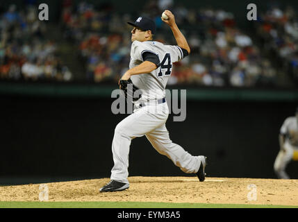 30. Juli 2015: New York Yankees Relief Pitcher Nick Goody #74 bei einem MLB-Spiel zwischen den New York Yankees und die Texas Rangers im Globe Life Park in Arlington, TX Stockfoto