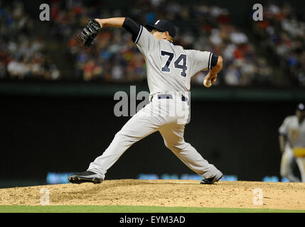 30. Juli 2015: New York Yankees Relief Pitcher Nick Goody #74 bei einem MLB-Spiel zwischen den New York Yankees und die Texas Rangers im Globe Life Park in Arlington, TX Stockfoto