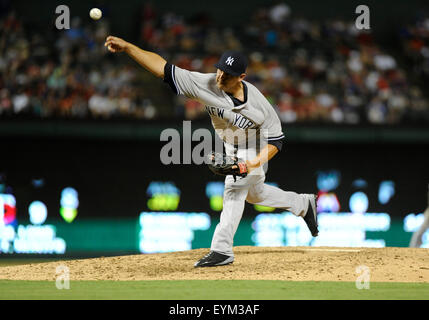 30. Juli 2015: New York Yankees Relief Pitcher Nick Goody #74 bei einem MLB-Spiel zwischen den New York Yankees und die Texas Rangers im Globe Life Park in Arlington, TX Stockfoto