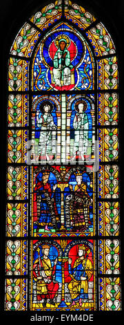 Straßburg, Frankreich - 9. Mai 2015: Glasmalerei Darstellung König Solomon und König David in der Kathedrale von Straßburg, Frankreich Stockfoto