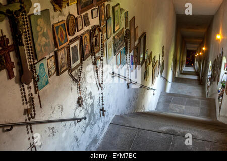 Passau Deutschland Bayern Treppe zur Wallfahrtskirche Mariahilf Kirche mit votive Bilder Stockfoto