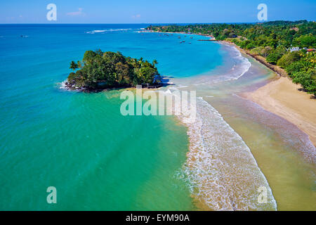 Sri Lanka, Southern Province, South Coast Beach, Weligama Bay, Insel Taprobane und Weligama Beach, Luftbild Stockfoto