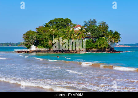 Sri Lanka, Southern Province, South Coast Strand, Weligama Bay, Insel Taprobane Stockfoto