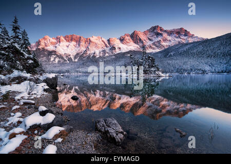 Winter, Atmosphäre, Zugspitze, Eibsee, Alpen, Wasser, See, Insel, Schnee, Licht Stockfoto