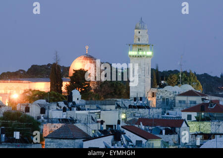 Jerusalem, Blick über die Altstadt während der Dämmerung, Israel Stockfoto