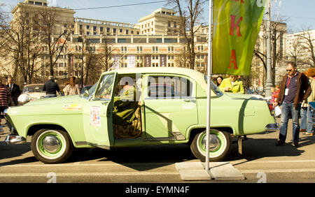 Moskau - 27. April 2014: Russische Retro-Auto Wolga GAZ 24 auf Rallye von klassischen Autos, organisiert von russischen Club der klassischen Autoc Stockfoto