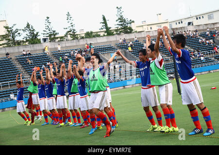 Kanagawa, Japan. 30. Juli 2015. Yokohama F Marinos Jugendteam Gruppe Fußball /Soccer: 39. Japan Club Youth Football Championship (U18) Halbfinalspiel zwischen Yokohama F.Marinos Jugend 2-0 Vegalta Sendai Jugend im Nippatsu-Mitsuzawa-Stadion in Kanagawa, Japan. © Kenzaburo Matsuoka/AFLO/Alamy Live-Nachrichten Stockfoto