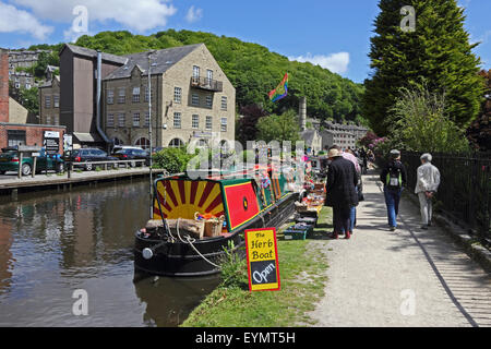 Schmale Boote am Rochdale Kanal, Hebden Bridge Stockfoto