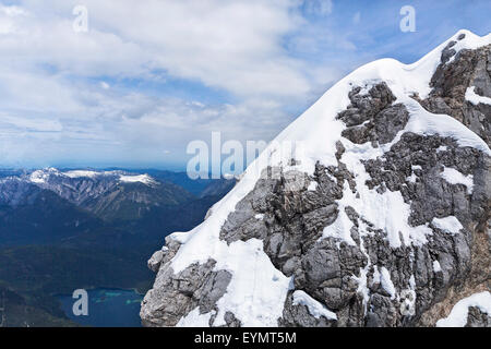 Aussicht vom Gipfel der Zugspitze in den Alpen Stockfoto