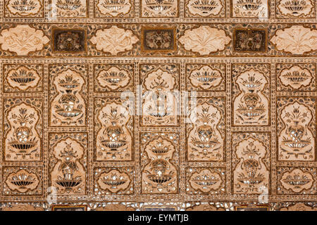 Der Spiegelsaal Wand im Amber Fort Palace. Rajasthan, Indien Stockfoto