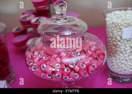 Bonbons oder Lutscher Buffet-Tisch auf einer party Stockfoto