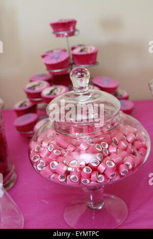 Bonbons oder Lutscher Buffet-Tisch auf einer party Stockfoto