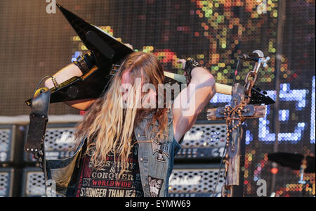 US-Gitarrist und Sänger Zakk Wylde auf der Bühne mit seiner band Black Label Society auf dem Wacken Open Air Festival in Wacken, Deutschland, 31. Juli 2015. FOTO: AXEL HEIMKEN/DPA Stockfoto