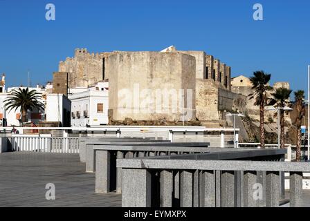 Blick auf die Burg Guzman el Bueno, Tarifa, Costa De La Luz; Provinz Cadiz, Andalusien, Spanien, Westeuropa. Stockfoto