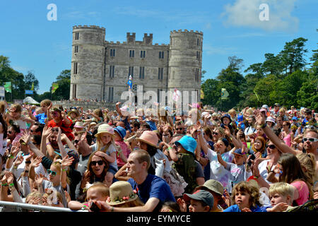 Lulworth Castle, Dorset, UK. 1. August 2015. Herr Wäschetrockner führt in der Phase der Burg Samstag, Camp Bestival Lulworth Castle, Dorset, UK Credit: Jules Annan/Alamy Live News Stockfoto