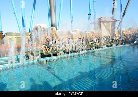 Die Shambhala-Achterbahn im Freizeitpark Port Aventura in Salou, Spanien Stockfoto