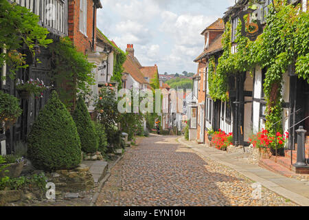 Malerische Kopfsteinpflaster Mermaid Street im historischen Cinque Port Stadt Rye, East Sussex, England, UK Stockfoto